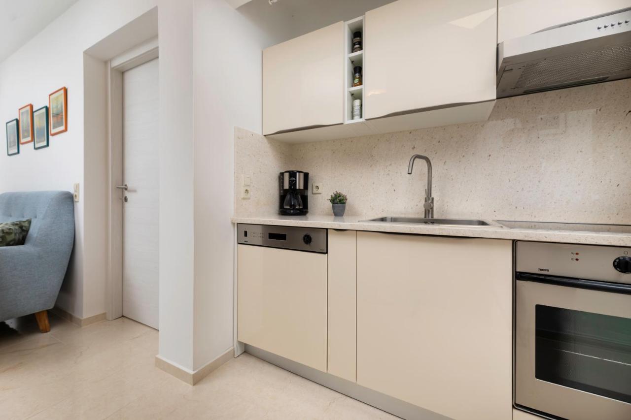 Apartman "Ela" Njivice Exterior photo